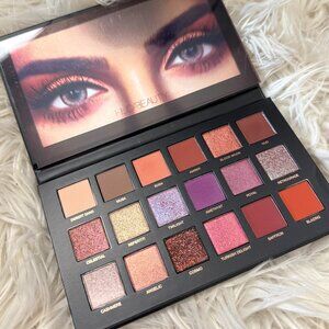 Huda Beauty Desert Dusk (NIB)